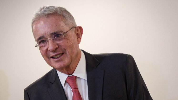 Álvaro Uribe debe ir a juicio por los delitos de soborno a testigos y fraude procesal. / Foto Colprensa