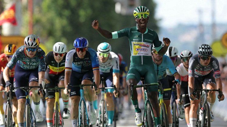 El ciclista eritreo Biniam Girmay se ha constituido en e l corredor más veloz en el Tour de Francia.