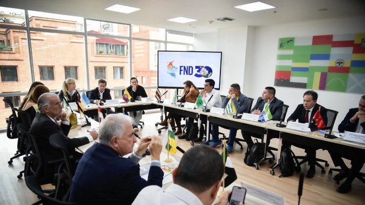 El ministro del Interior se reunió por primera vez con los gobernadores para conversar sobre su propuesta de acuerdo nacional. /Foto: cortesía