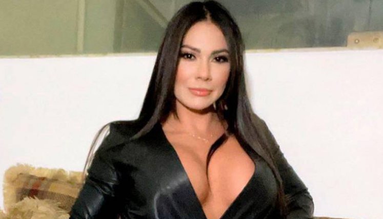 Según contó, le ofrecieron 10.000 millones de pesos por irse “a la cama con el personaje”.