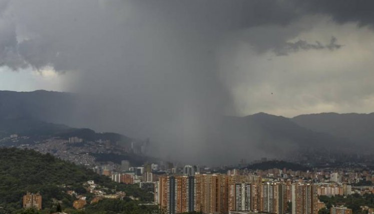 Se calculan pérdidas materiales por $20 billones en el país. El Gobierno Nacional lanzó un plan de respuesta, para el cual destinará $7 billones. Alejandra Zapata Quinchía Alejandra Zapata Quinchía hace 2 horas Boton audio readerHaz clic aquí para escuchar la noticia. Ante la probabilidad de llegada del fenómeno de La Niña para el trimestre agosto-septiembre de este año, el Gobierno Nacional lanzó el plan de preparación para responder a los eventos ocasionados por las lluvias que puedan presentarse en las r