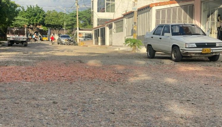 Las calles aledañas a la avenida están en pésimas condiciones. / Foto: Nicolás Mojica.