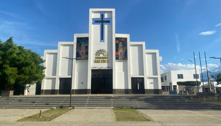 La Parroquia San Pio X está ubicada en el centro de la avenida Kennedy. / Foto: Nicolás Mojica. 
