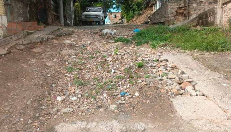 Es casi que imposible transitar por la avenida 7 entre calle 5 y 6, debido al deterioro de la vía.
