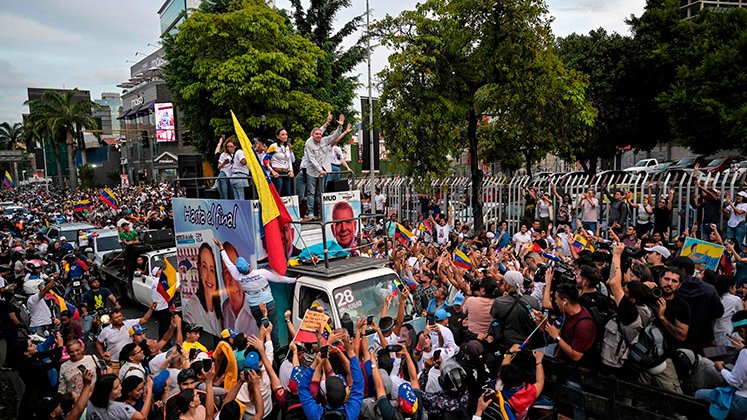 Nicolás Maduro y Edmundo González midieron fuerzas en multitudinarios cierres de campaña