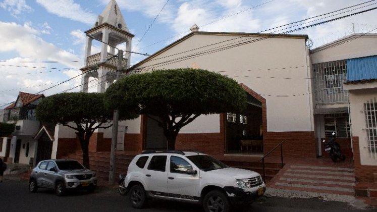 La Parroquia Ave María congrega a los residentes católicos del barrio y algunos de otros lugares de la ciudad. 