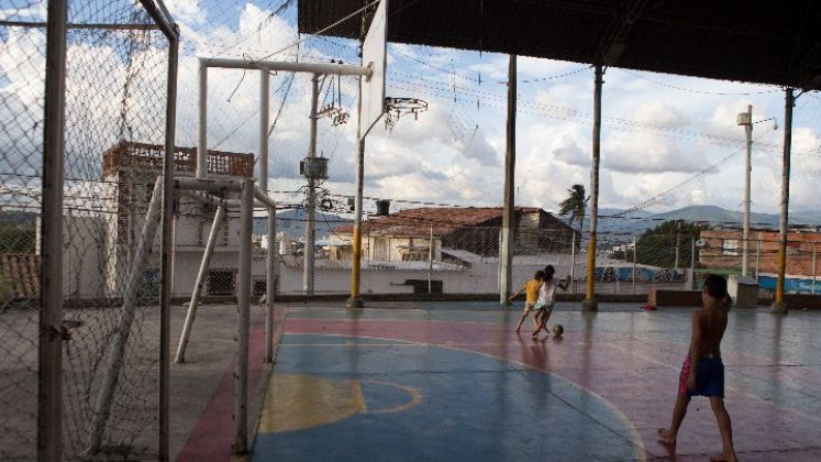 La única cancha con la que cuenta el barrio está en pésimas condiciones, y es foco de inseguridad. 