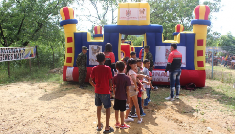 El Ejército llevó jornada recreativa a los niños de La Fortaleza.