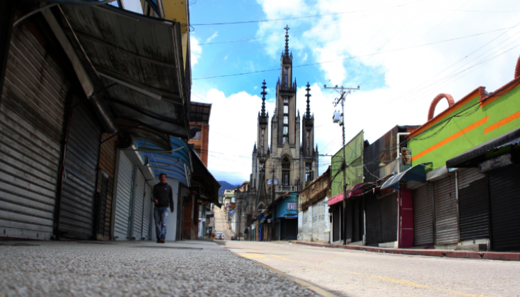 Desoladas algunas calles de San Cristóbal, la capital del estado Táchira.
