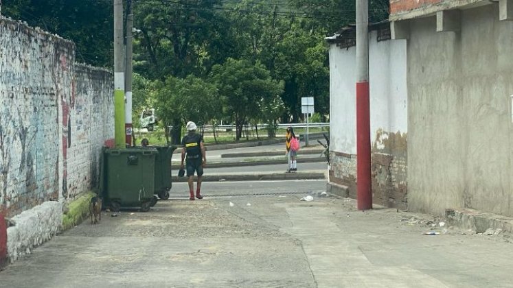 Es frecuente ver a las personas en indigencia merodeando por las calles del barrio. 