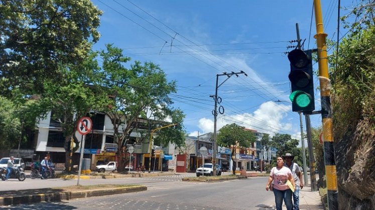 Conductores piden que se intervengan cuanto antes, para evitar accidentes y que sancionen a quienes violan las normas de tránsito./ Foto: Javier Sarabia / La Opinión