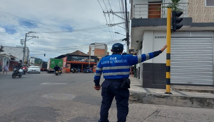 Conductores piden que se intervengan cuanto antes, para evitar accidentes y que sancionen a quienes violan las normas de tránsito./ Foto: Javier Sarabia / La Opinión