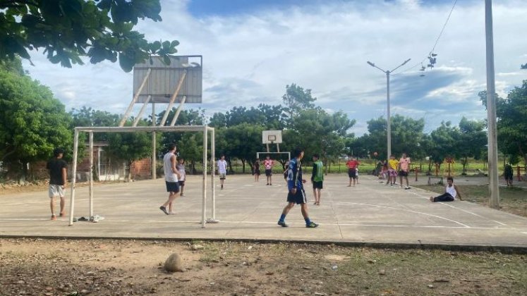 En las noches, las canchas se convierten en focos de inseguridad. / Foto: Nicolás Mojica