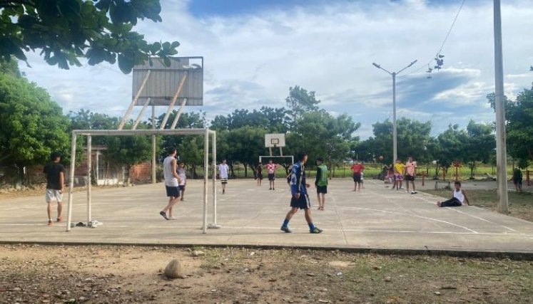 En las noches, las canchas se convierten en focos de inseguridad. / Foto: Nicolás Mojica
