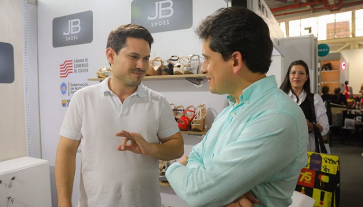 El ministro Luis Carlos Reyes (derecha) habló con los empresarios cucuteños./ Foto Cortesía