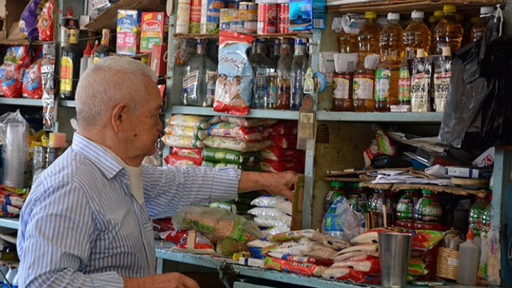 Las tiendas de barrio tradicionales han logrado mantener la lealtad de sus clientes.