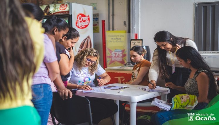 Madres gestantes recibieron bonos de productos saludables para el sano crecimiento de los recién nacidos./ Foto cortesía: La Opinión.