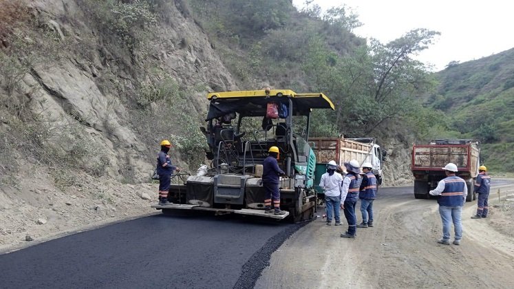 Se adelanta la pavimentación de los accesos a los puentes metálicos provisionales en el sector El Tarrita./ Foto cortesía: La Opinión.