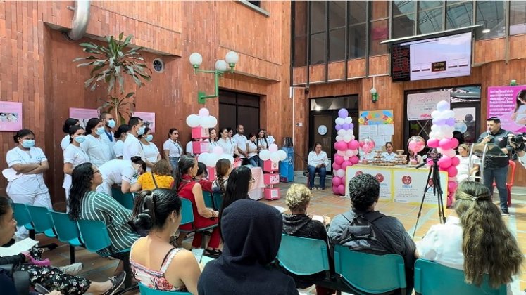 Madres gestantes recibieron bonos de productos saludables para el sano crecimiento de los recién nacidos./ Foto cortesía: La Opinión.