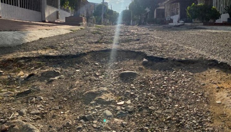 El mal estado de las calles afecta a toda la comunidad.