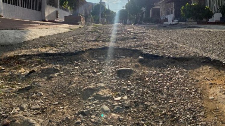 El mal estado de las calles afecta a toda la comunidad.