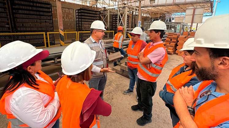 Los industriales de la arcilla de Norte de Santander conocieron cómo se ha involucrado la tecnología en los procesos de producción de ladrilleras./ Foto Cortesía