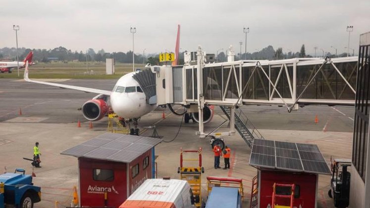 Varios aeropuertos enfrentan suspensiones en el suministro, dejando a las aerolíneas sin opciones y afectando a miles de pasajeros.