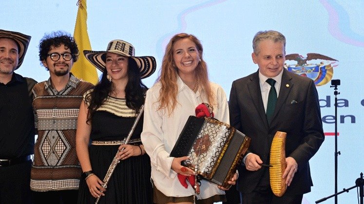 La cantante presentó un repertorio que resaltó la contribución de las mujeres a la cultura colombiana. 