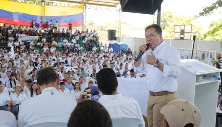 El gobernador William Villamizar interviene en el acto de la paz en Tibú/Foto cortesía/La Opinión