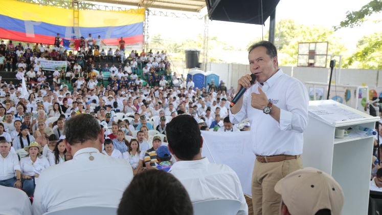 El gobernador William Villamizar interviene en el acto de la paz en Tibú/Foto cortesía/La Opinión