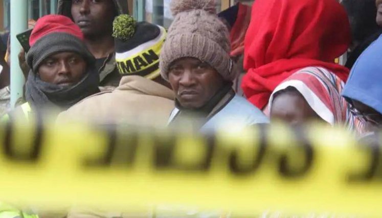 Por lo menos 17 niños, de alrededor nueve años, fallecieron en un incendio mientras se encontraban en el dormitorio de su escuela Academia Hillside Endarasha del condado de Nyeri, a 170 kilómetros al norte de Nairobi.