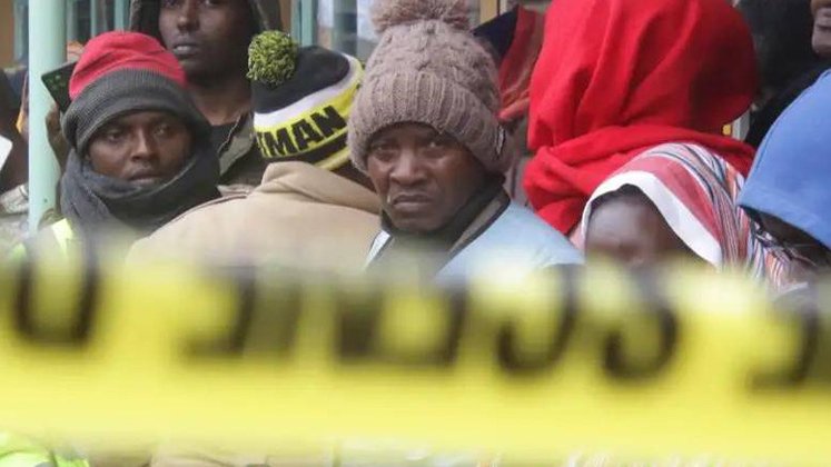 Por lo menos 17 niños, de alrededor nueve años, fallecieron en un incendio mientras se encontraban en el dormitorio de su escuela Academia Hillside Endarasha del condado de Nyeri, a 170 kilómetros al norte de Nairobi.