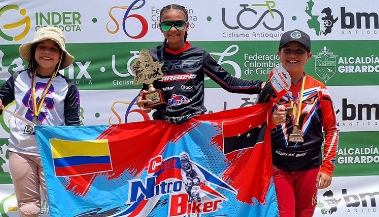 Camila de La Hoz sigue al frente de su categoría de 10 años.