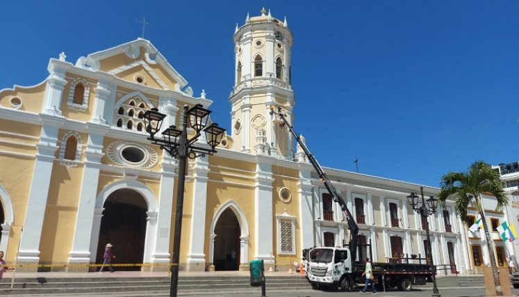 El nuevo obispo católico de Ocaña, monseñor Orlando Olave Villanova, arriba este viernes./ Foto: Cortesía