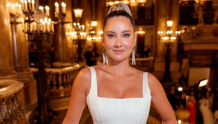 La ex Señorita Colombia fue la primera representante del país en desfilar en una pasarela de la compañía de cosméticos y belleza.