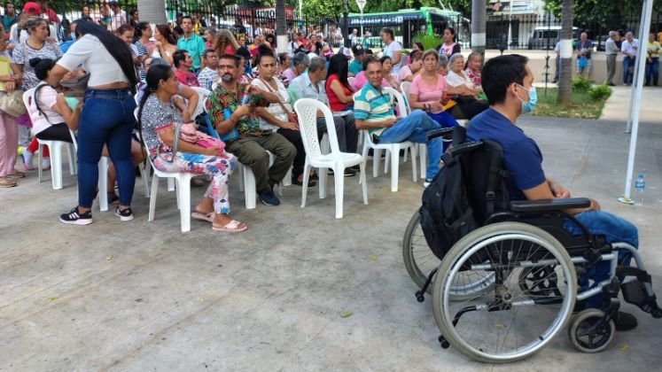 Los usuarios pidieron que para una próxima jornada, se amplíe el espacio y el horario de atención, ya que se generaron largas filas y muchas personas tuvieron que esperar de pie y bajo los rayos del sol durante horas. 