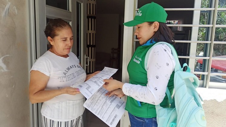 Un equipo de la secretaría de Hacienda recorre las viviendas y establecimientos comerciales para verificar la situación tributaria de los contribuyentes.. Foto cortesía: La Opinión.