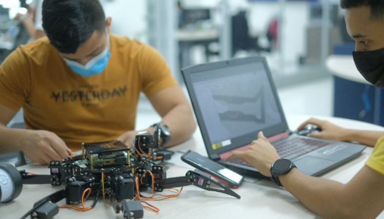 -	Según la OEA, la inteligencia artificial es un sector laboral con gran demanda en el mundo.  / Foto: Cortesía / La Opinión 