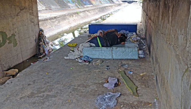 En los límites del canal Bogotá hay mucho consumo de drogas de parte de las personas en indigencia. 