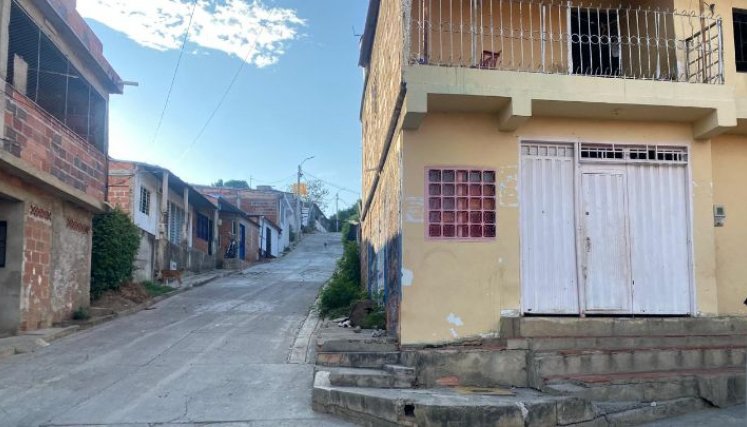 En todo el barrio hay un flojo servicio de acueducto. 