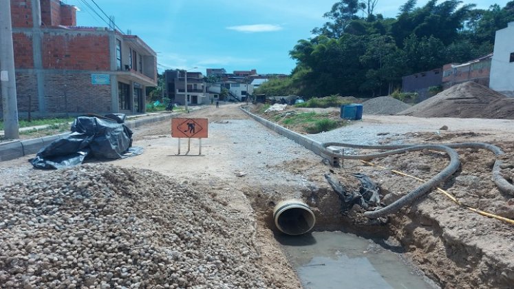  Se pavimentan 213 metros de longitud por 6 metros de ancho con un espesor de 20 centímetros./ Foto: Javier Sarabia / La Opinión