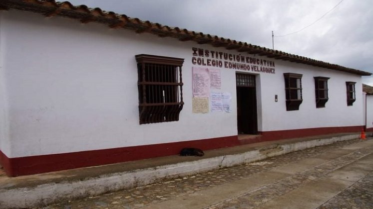 Moradores del corregimiento de Otaré claman la reubicación del colegio Edmundo Velásquez, antes que ocurra una tragedia. /Foto:  cortesía La Opinión.