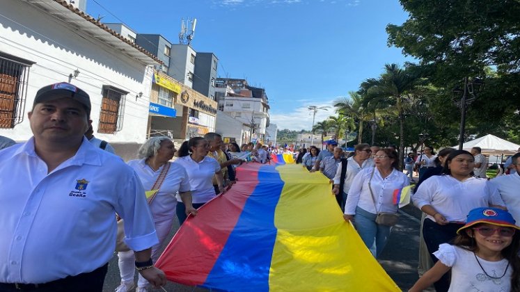 A través de muestras folclóricas los ocañeros claman continuidad de los diálogos de paz en Colombia. /Foto: cortesía: La Opinión. 