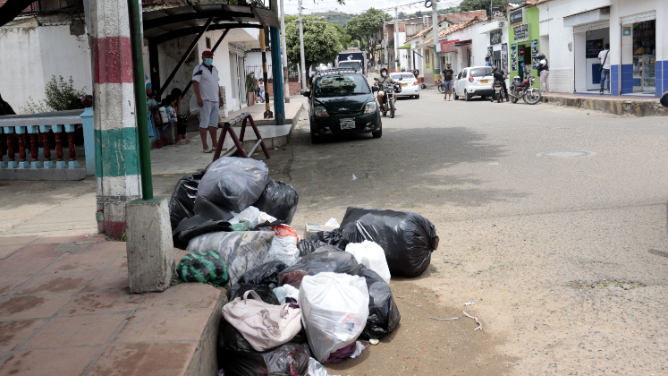 Hay riesgo ambiental y sanitario por la imposibilidad de Veolia de recoger las basuras. 