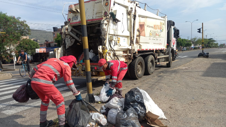 Veolia mantiene la recolección de basura aunque de manera irregular. 