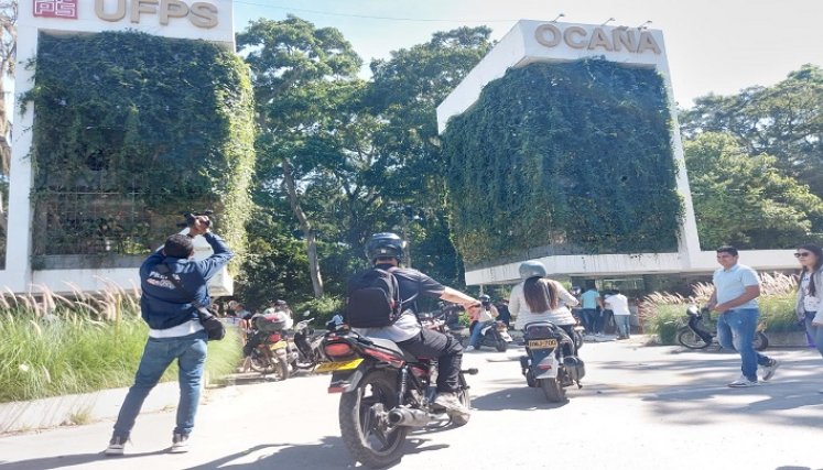 Los estudiantes piden que el proceso de homologación sea eficiente. /Foto: Javier Sarabia / La Opinión