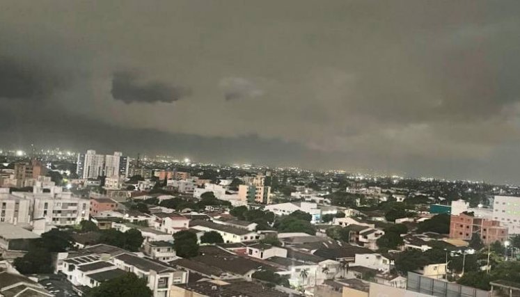 ¿Qué fenómeno generó el vendaval con vientos huracanados en Barranquilla?