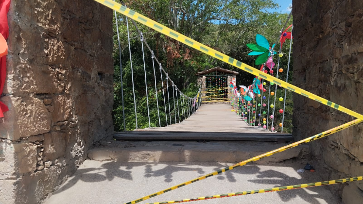 Así está el puente La Hamaca de Santiago.