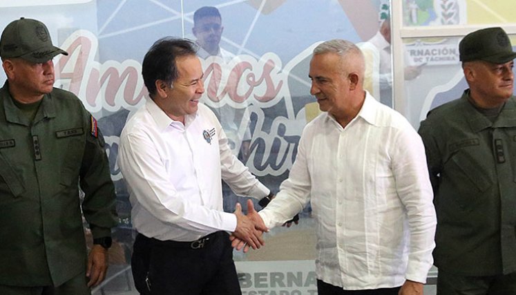 El gobernador del Táchira, Freddy Bernal (derecha) ha mantenido una buena relación con su homólogo de Norte de Santander, William Villamizar./ Foto Archivo
