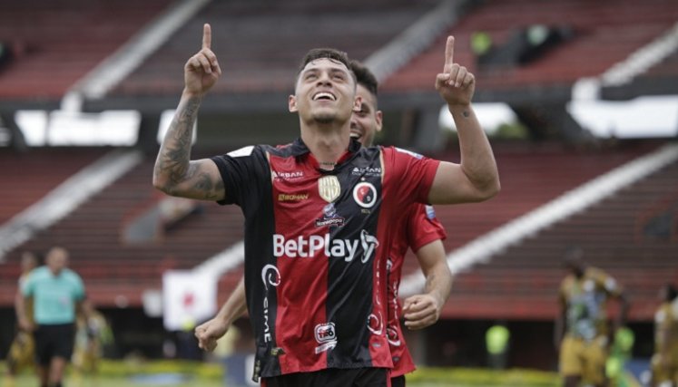 Michell Ramos delantero del Cúcuta espera esta efectivo en la definición.